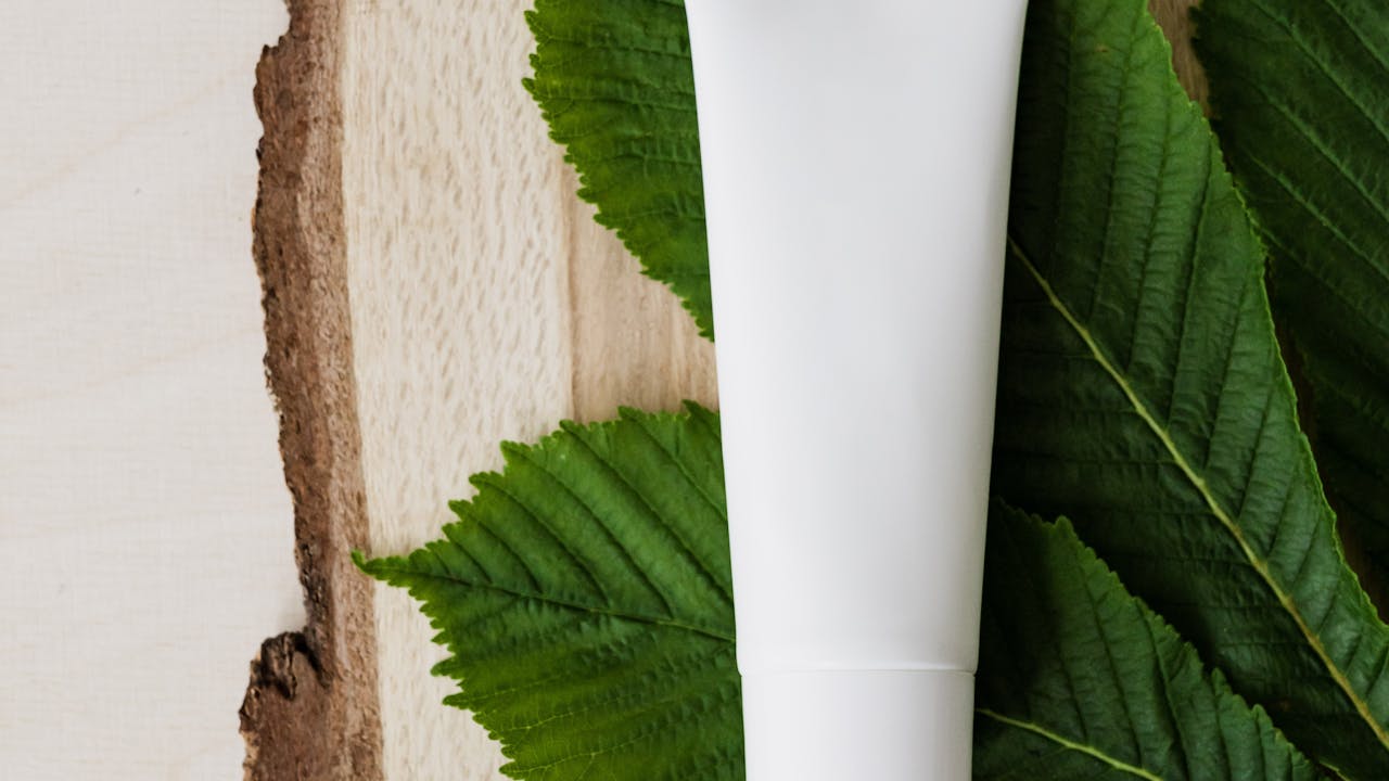 Rahasia Kulit Cantik Tanpa Makeup Tebal: Panduan Natural Beauty 2025